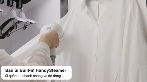 Built-in HandySteamer giúp làm phẳng nhanh và hiệu quả
