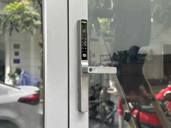 khóa cửa nhôm cao cấp philips ddl611s-5hbs 2