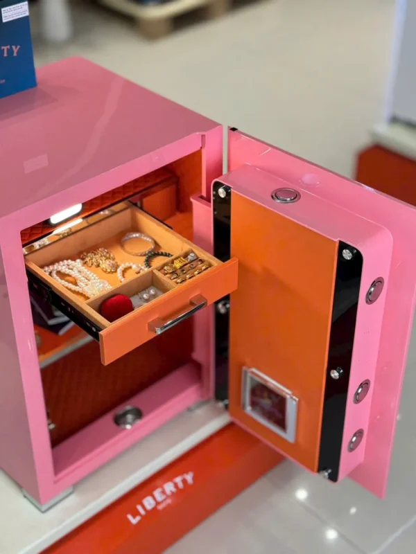 Gia chủ mệnh Thổ nên chọn két sắt màu gì?