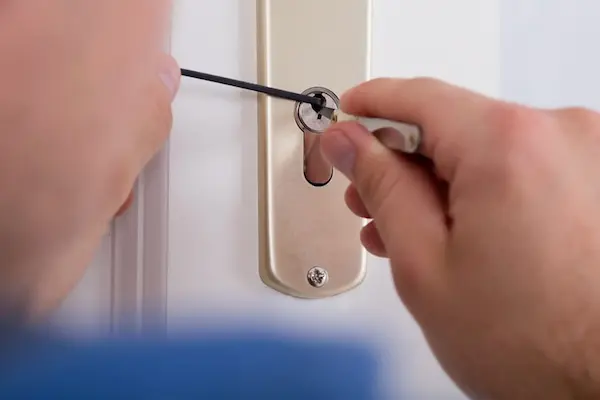 cách mở ổ khóa khi mất chìa an toàn